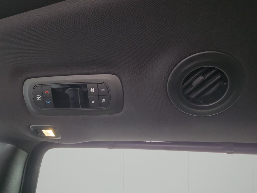 Used 2024 Chrysler Pacifica Limited w/ S Appearance Package FWD image 23