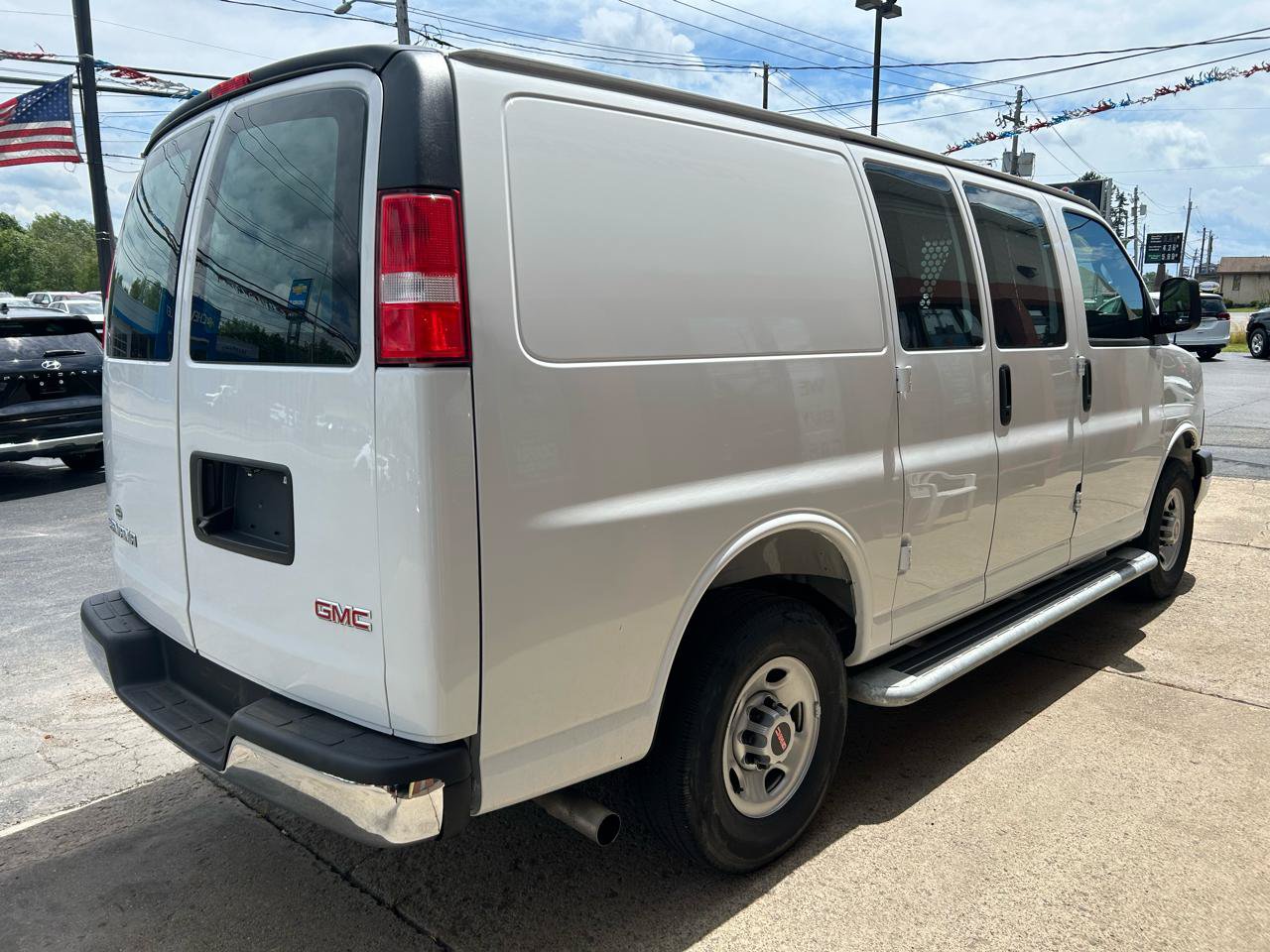 Used 2025 GMC Savana 2500 w/ Driver Convenience Package RWD image 5