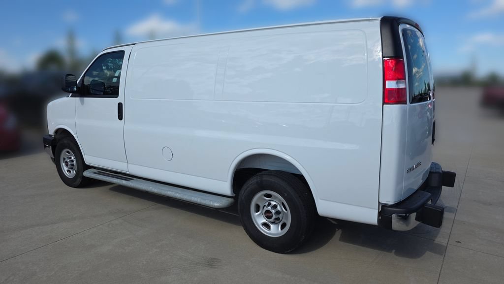 Used 2025 GMC Savana 2500 w/ Driver Convenience Package RWD image 3
