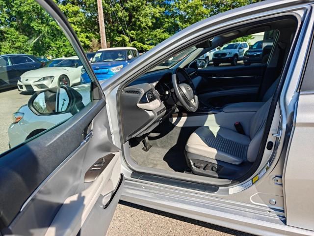 Used 2022 Toyota Camry SE FWD image 11