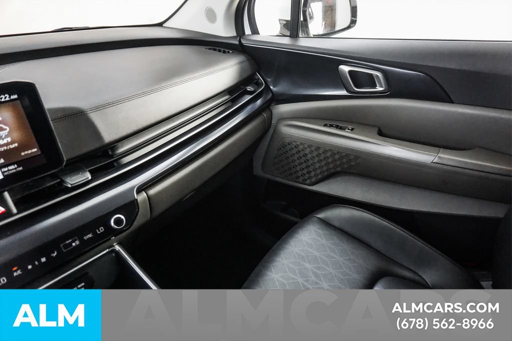 Used 2025 Kia Carnival FWD image 45