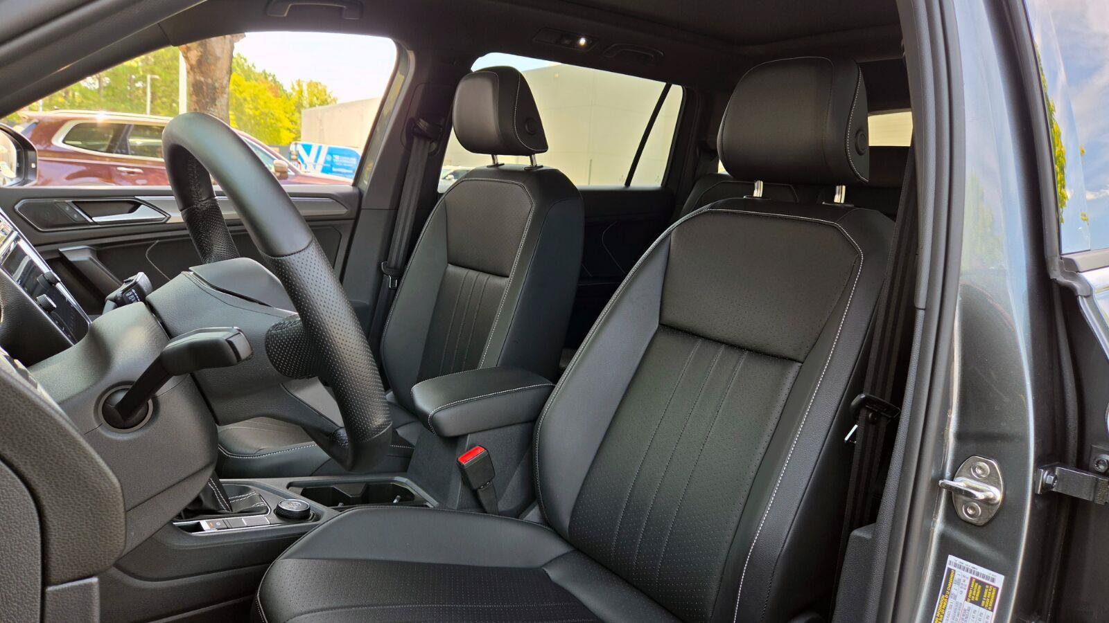 Used 2023 Volkswagen Tiguan SE R-Line AWD/4WD image 22
