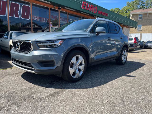 Used 2020 Volvo XC40 T5 Momentum AWD/4WD image 1