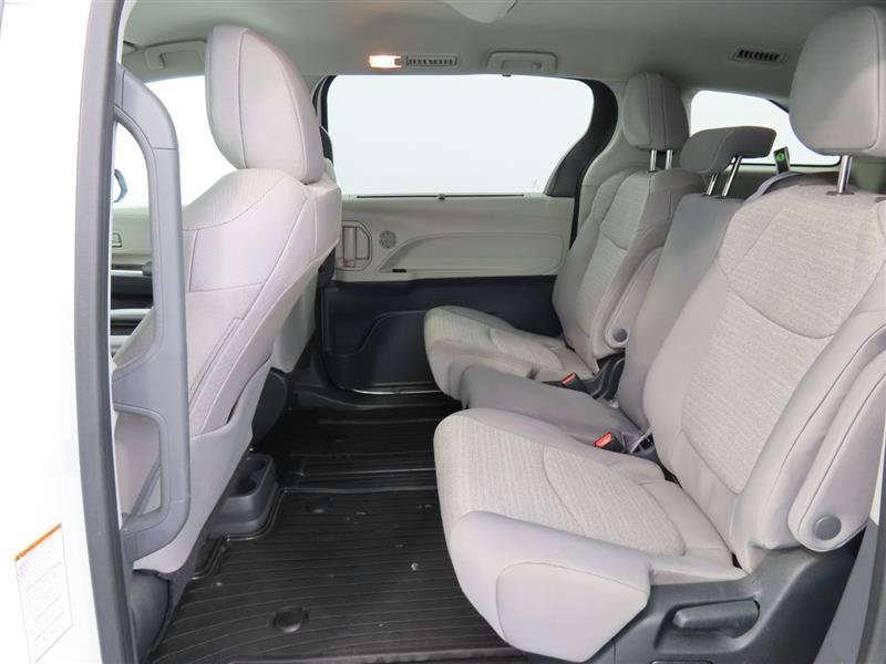 Used 2023 Toyota Sienna LE AWD/4WD image 28