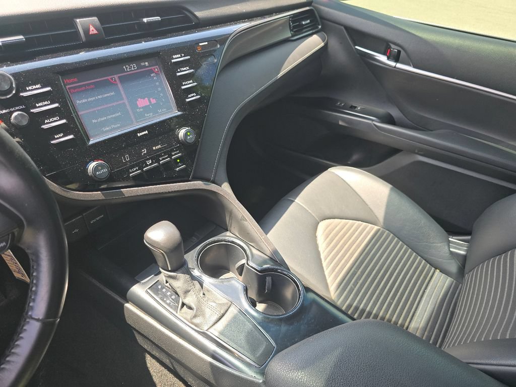 Used 2020 Toyota Camry SE FWD image 24