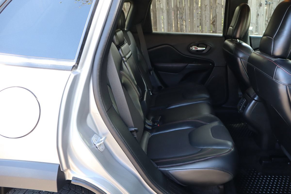 Used 2016 Jeep Cherokee Trailhawk w/ Cold Weather Group AWD/4WD image 21