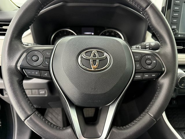 Used 2022 Toyota RAV4 XLE Premium image 9