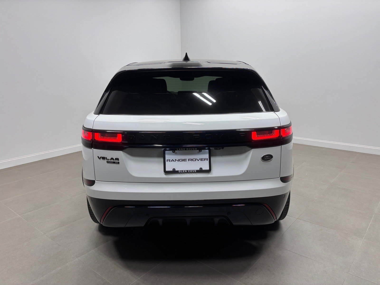 Used 2019 Land Rover Range Rover Velar R-Dynamic SE AWD/4WD image 8