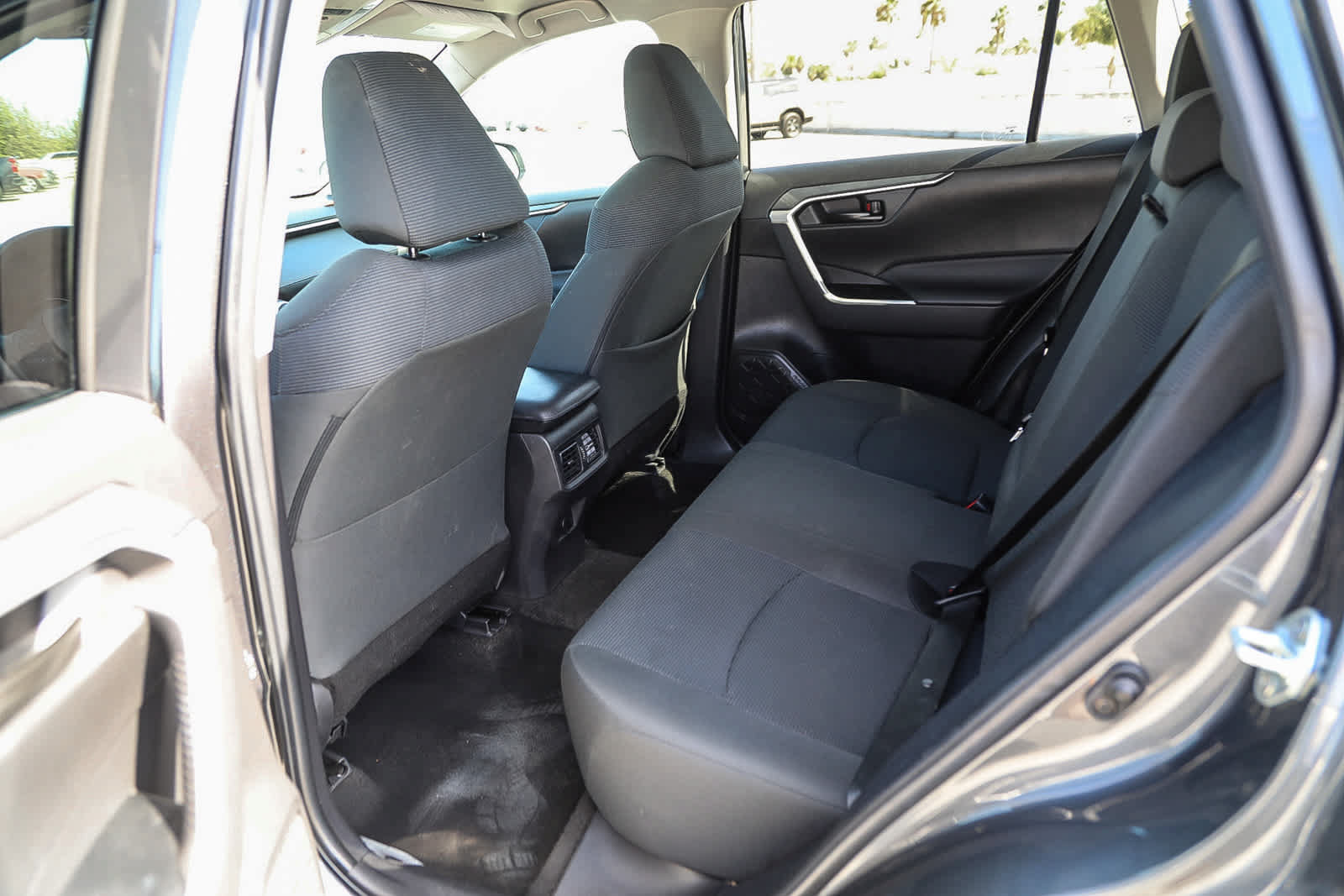 Used 2023 Toyota RAV4 LE AWD/4WD image 18