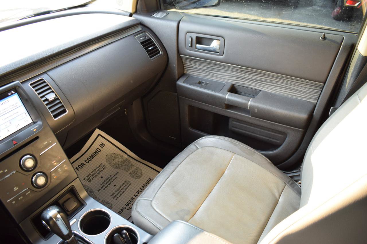 Used 2019 Ford Flex SEL w/ Equipment Group 202A AWD/4WD image 17
