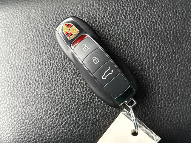 Used 2021 Porsche Macan image 35