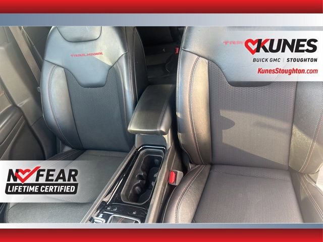 Used 2025 Jeep Compass Trailhawk AWD/4WD image 14