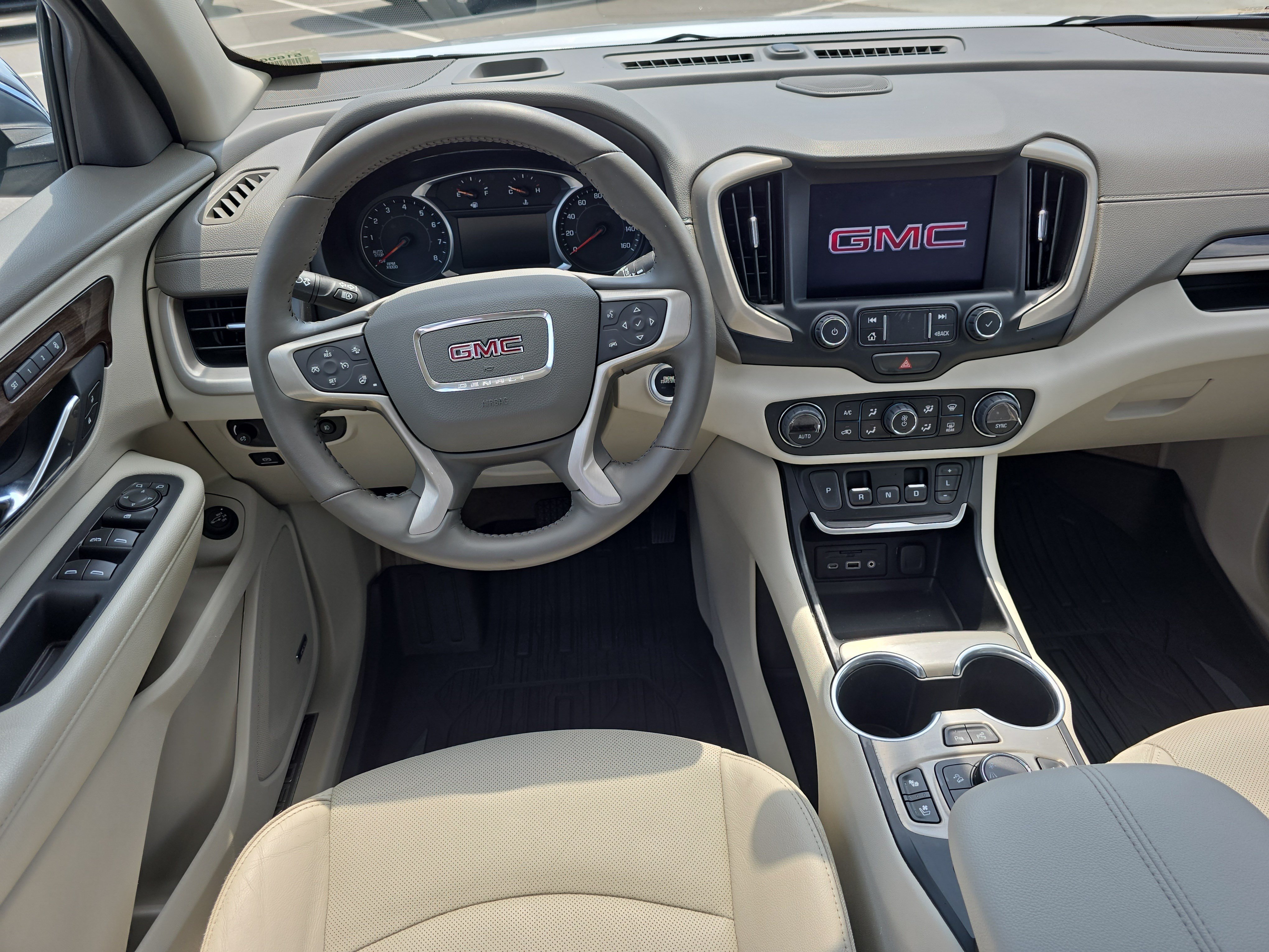 Used 2020 GMC Terrain Denali w/ Denali Premium Package FWD image 15