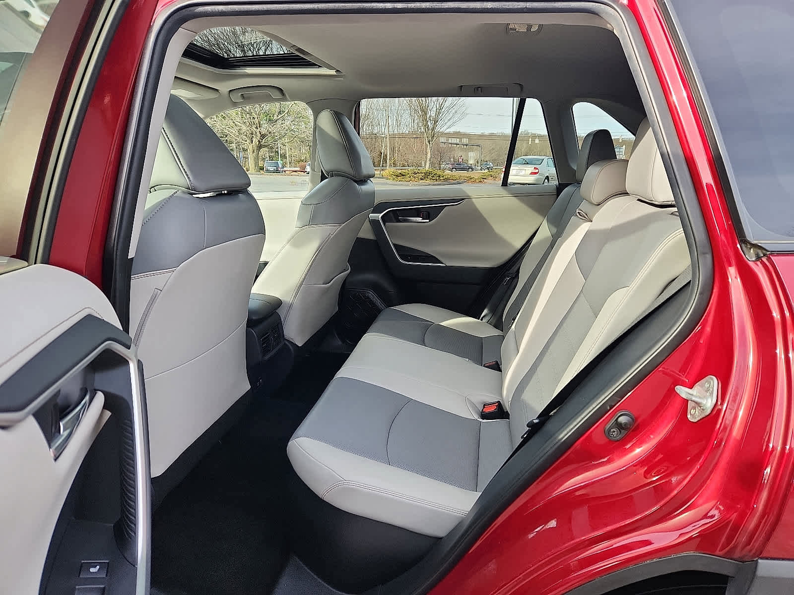 Used 2019 Toyota RAV4 Limited image 11