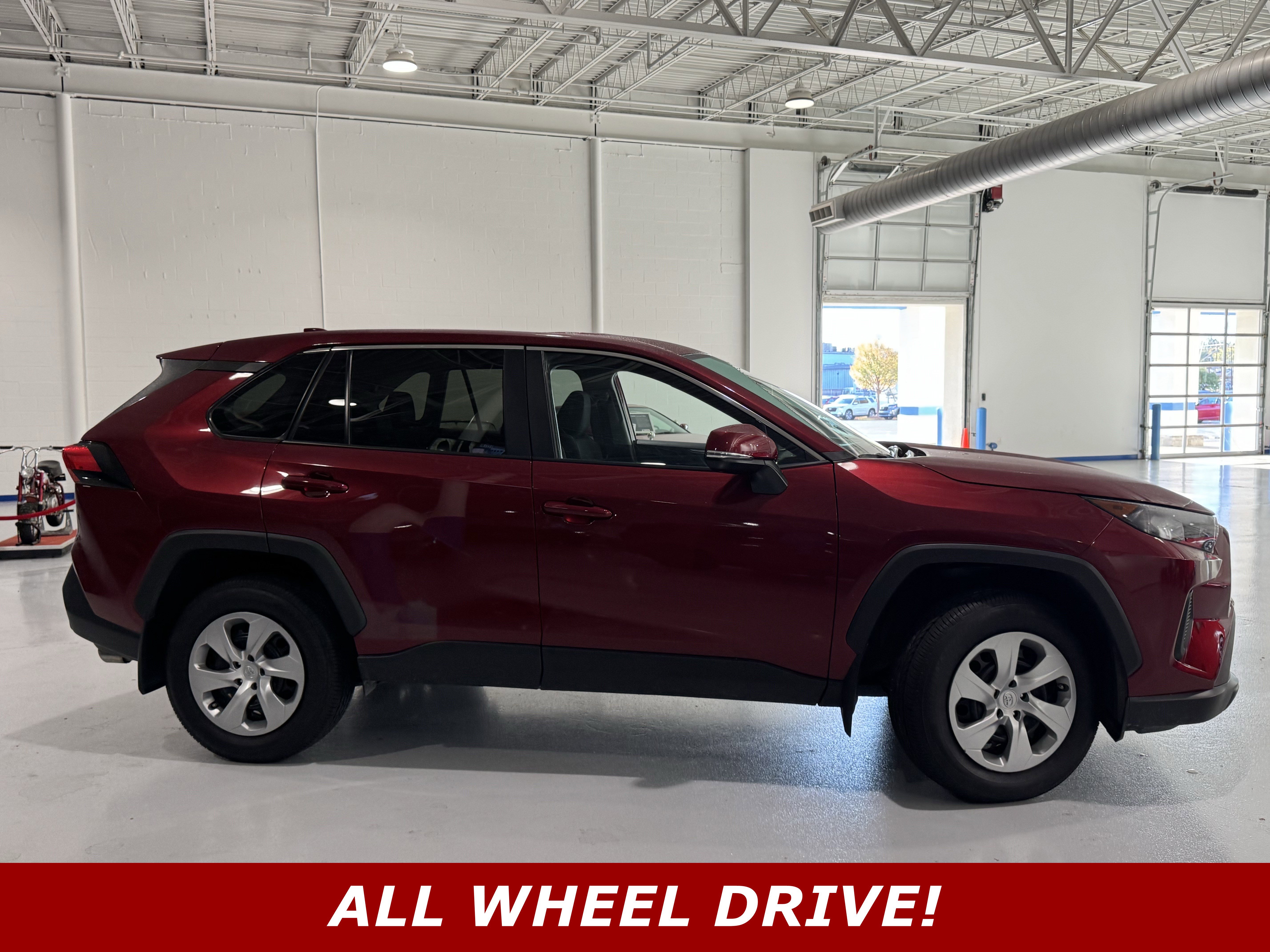 Used 2022 Toyota RAV4 LE video 2