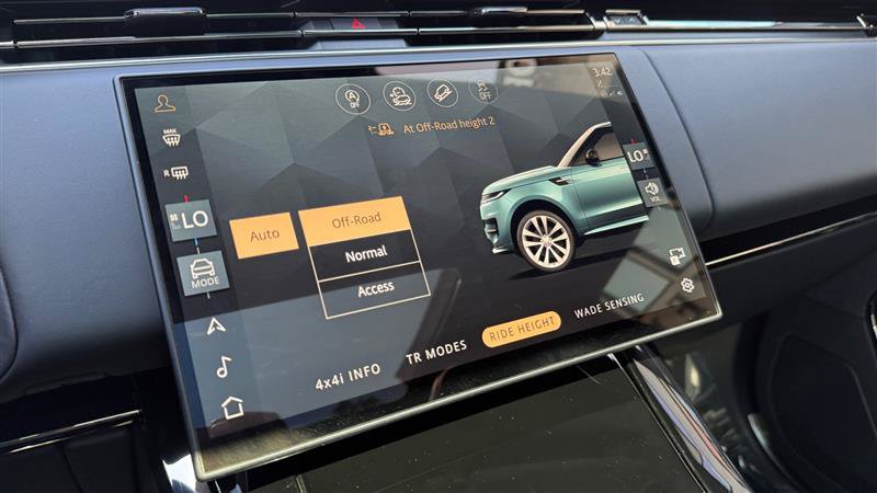 Used 2024 Land Rover Range Rover Sport SE AWD/4WD image 40
