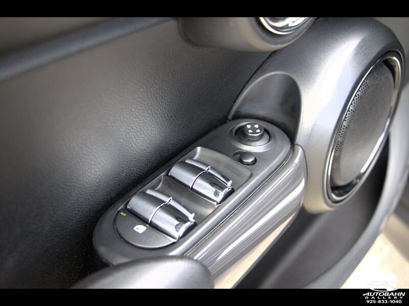 Used 2015 MINI Cooper 4-Door Hardtop w/ Premium Package FWD image 18