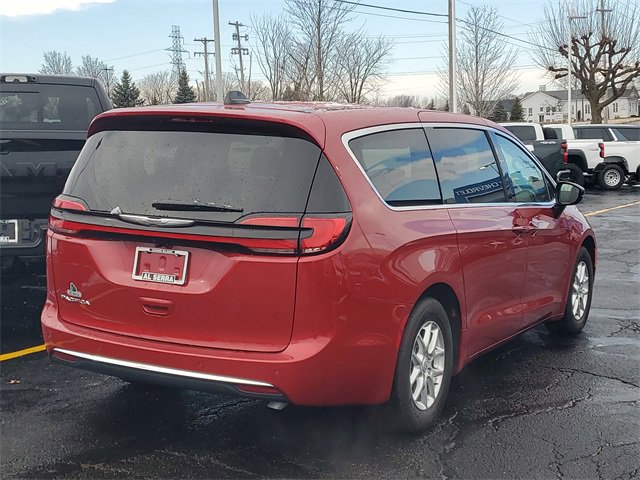 New 2026 Chrysler Pacifica Select image 4