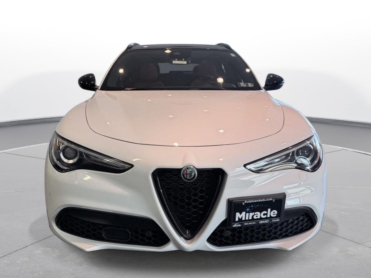 Used 2023 Alfa Romeo Stelvio Veloce AWD/4WD image 16