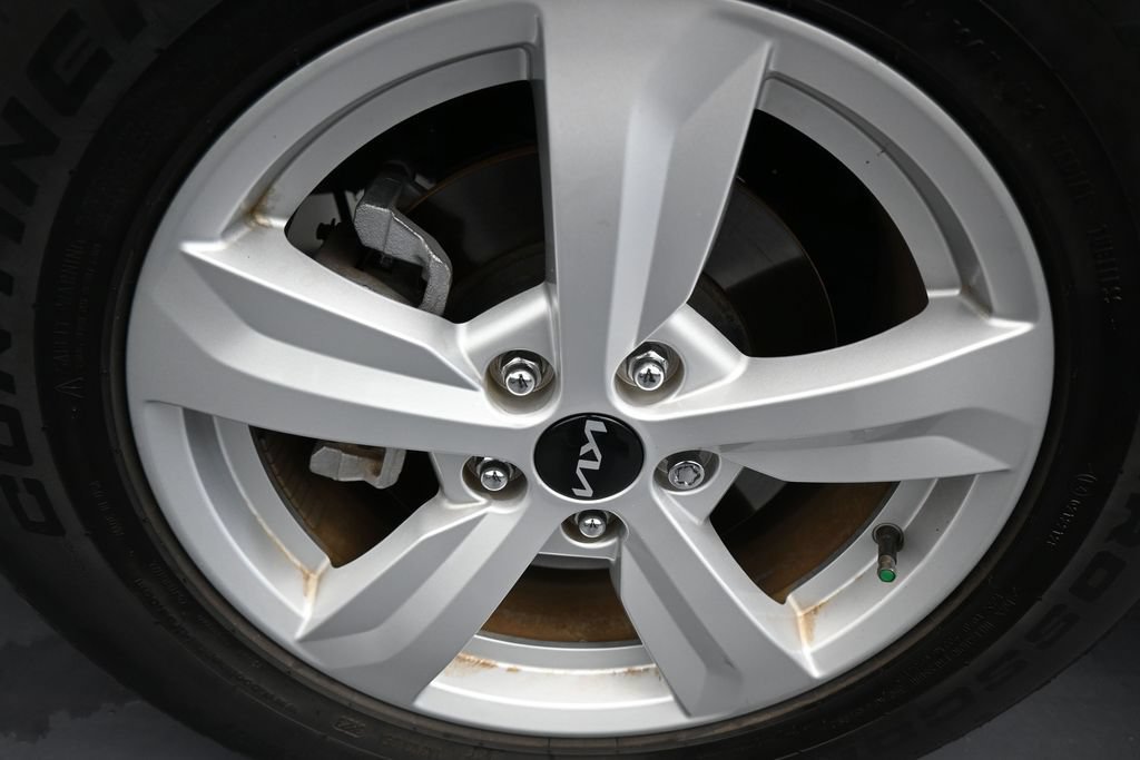 Used 2023 Kia Sorento LX FWD image 39