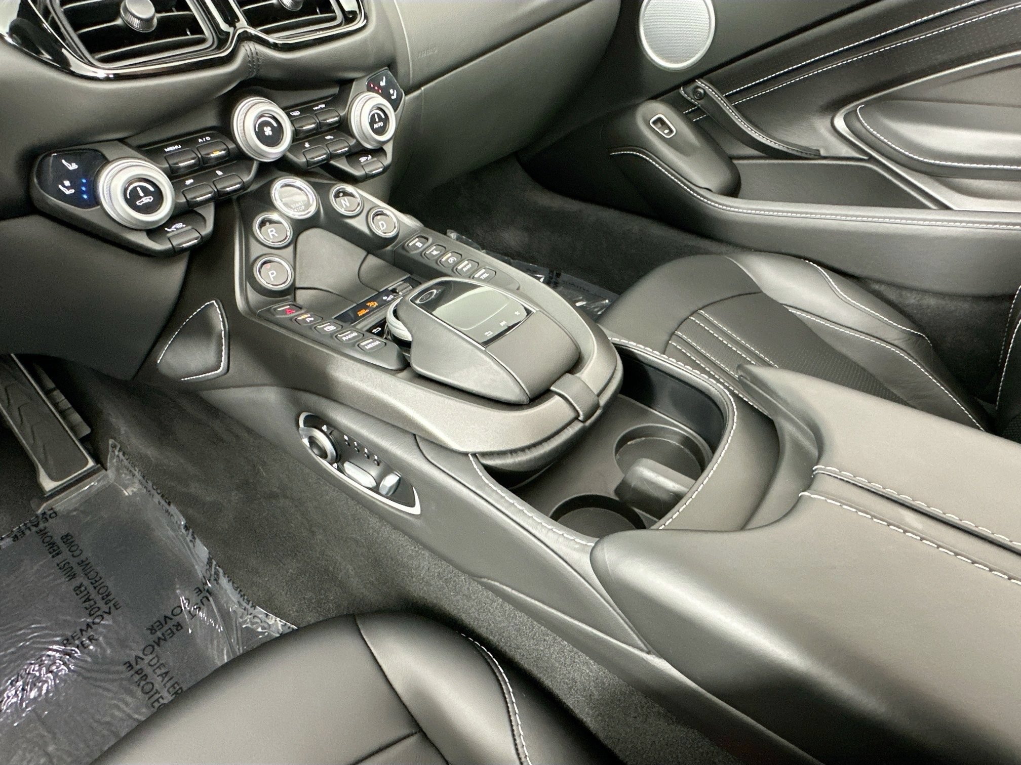 Used 2021 Aston Martin V8 Vantage Roadster RWD image 18