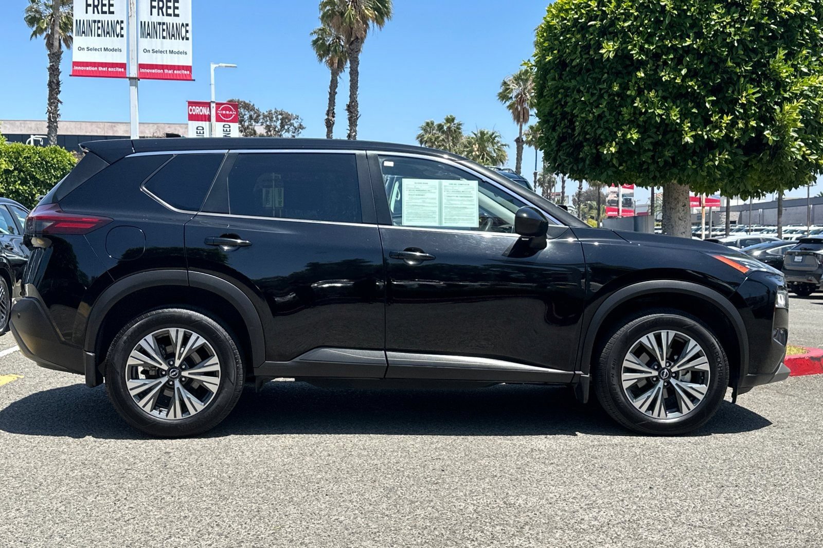 Used 2023 Nissan Rogue SV FWD image 3