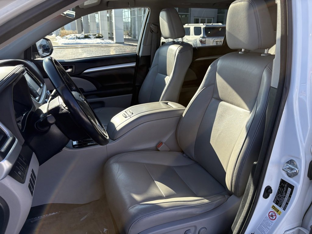 Used 2017 Toyota Highlander XLE image 9