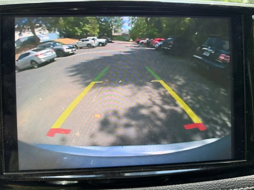 Used 2024 Chrysler Pacifica Limited FWD image 16