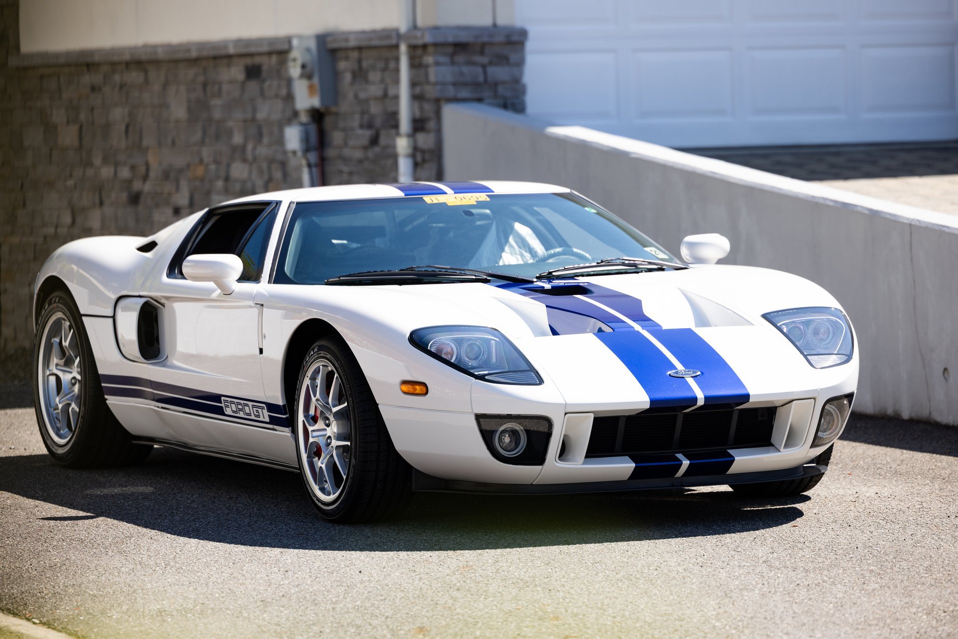 Used 2006 Ford GT RWD image 14