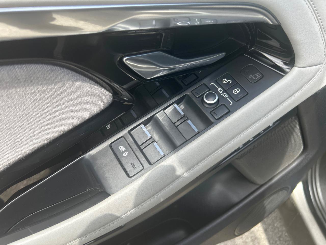 Used 2020 Land Rover Range Rover Evoque R-Dynamic HSE AWD/4WD image 12