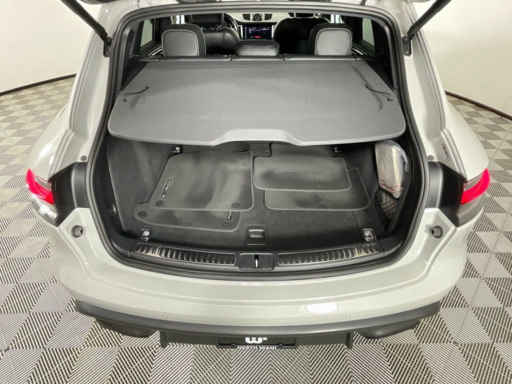 Used 2023 Porsche Macan Turbo image 27