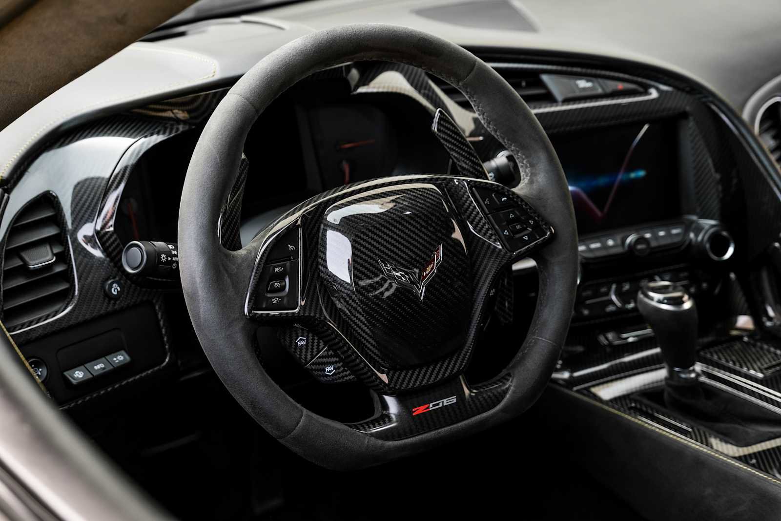 Used 2015 Chevrolet Corvette Z06 w/ 3LZ Preferred Equipment Group image 17