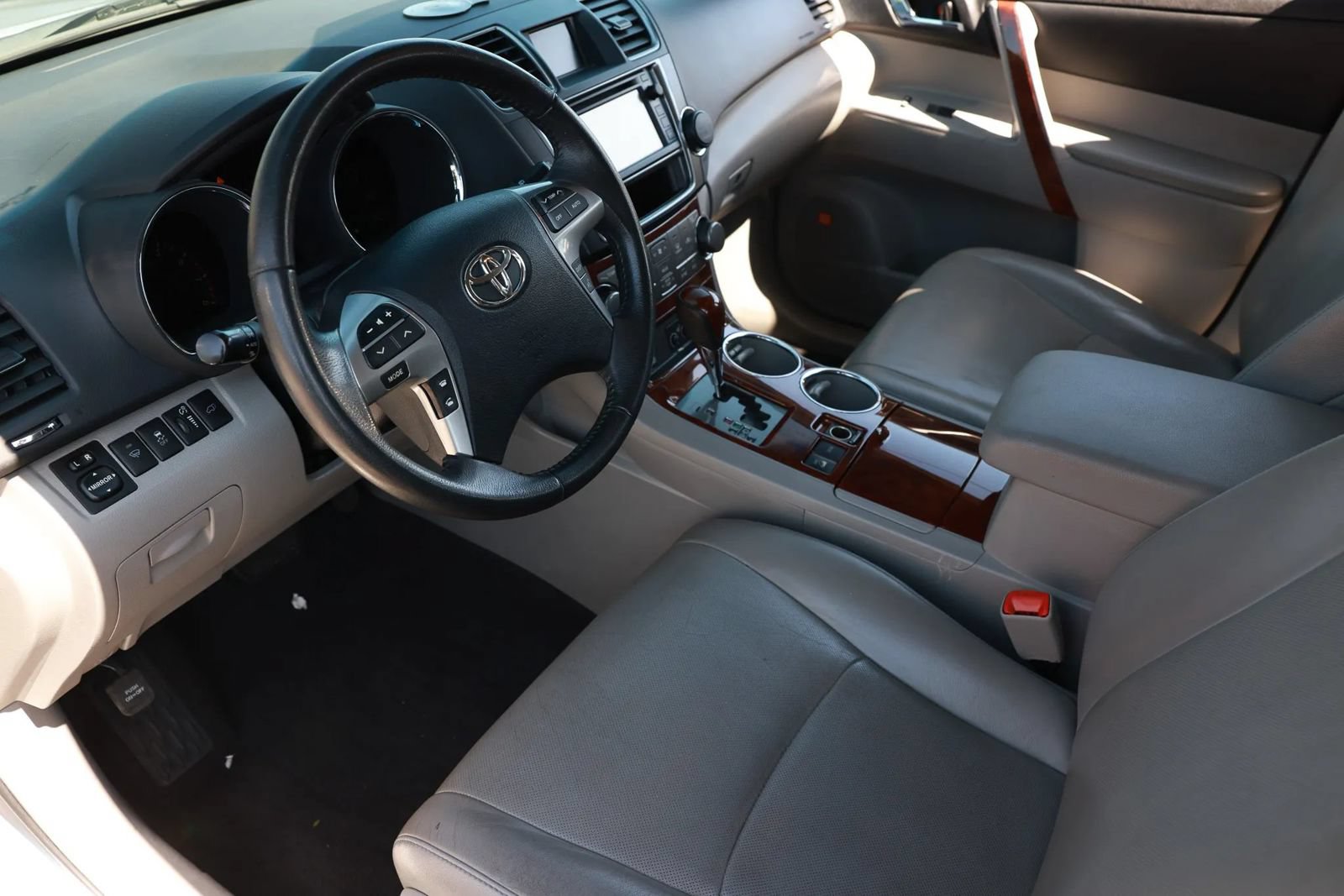 Used 2013 Toyota Highlander Limited AWD/4WD image 20