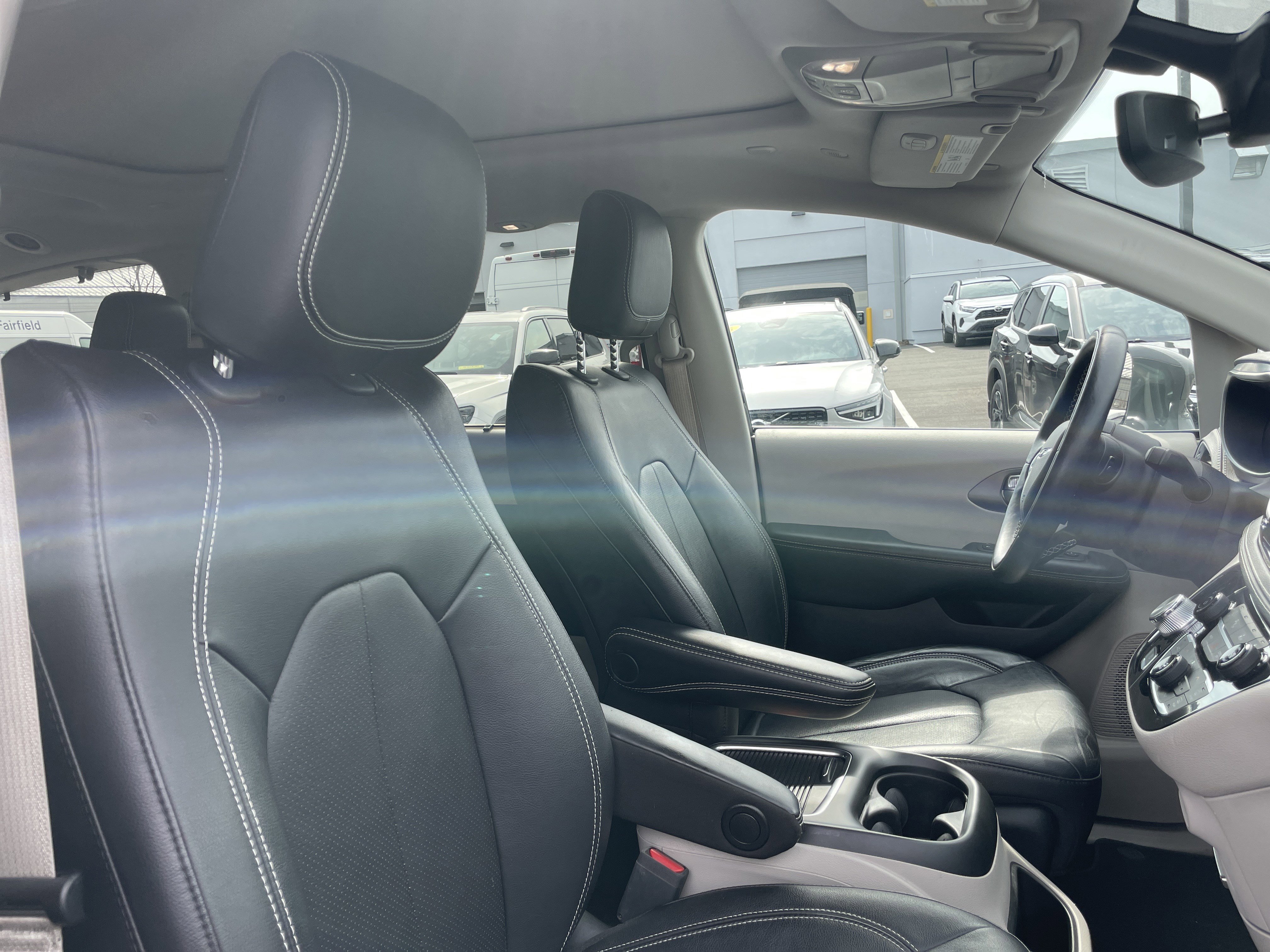 Used 2022 Chrysler Pacifica Touring-L image 14