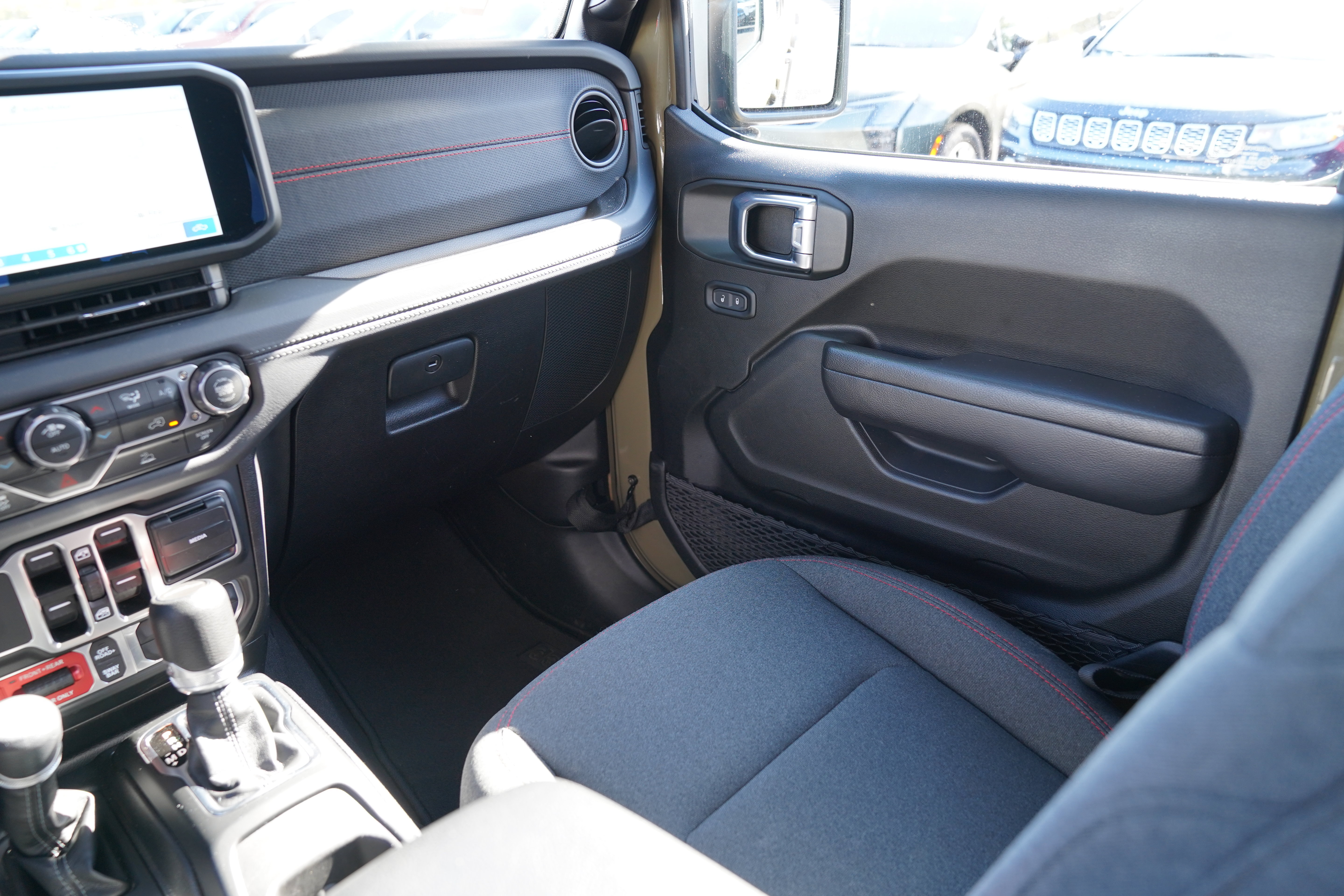 Used 2026 Jeep Gladiator Rubicon AWD/4WD image 12