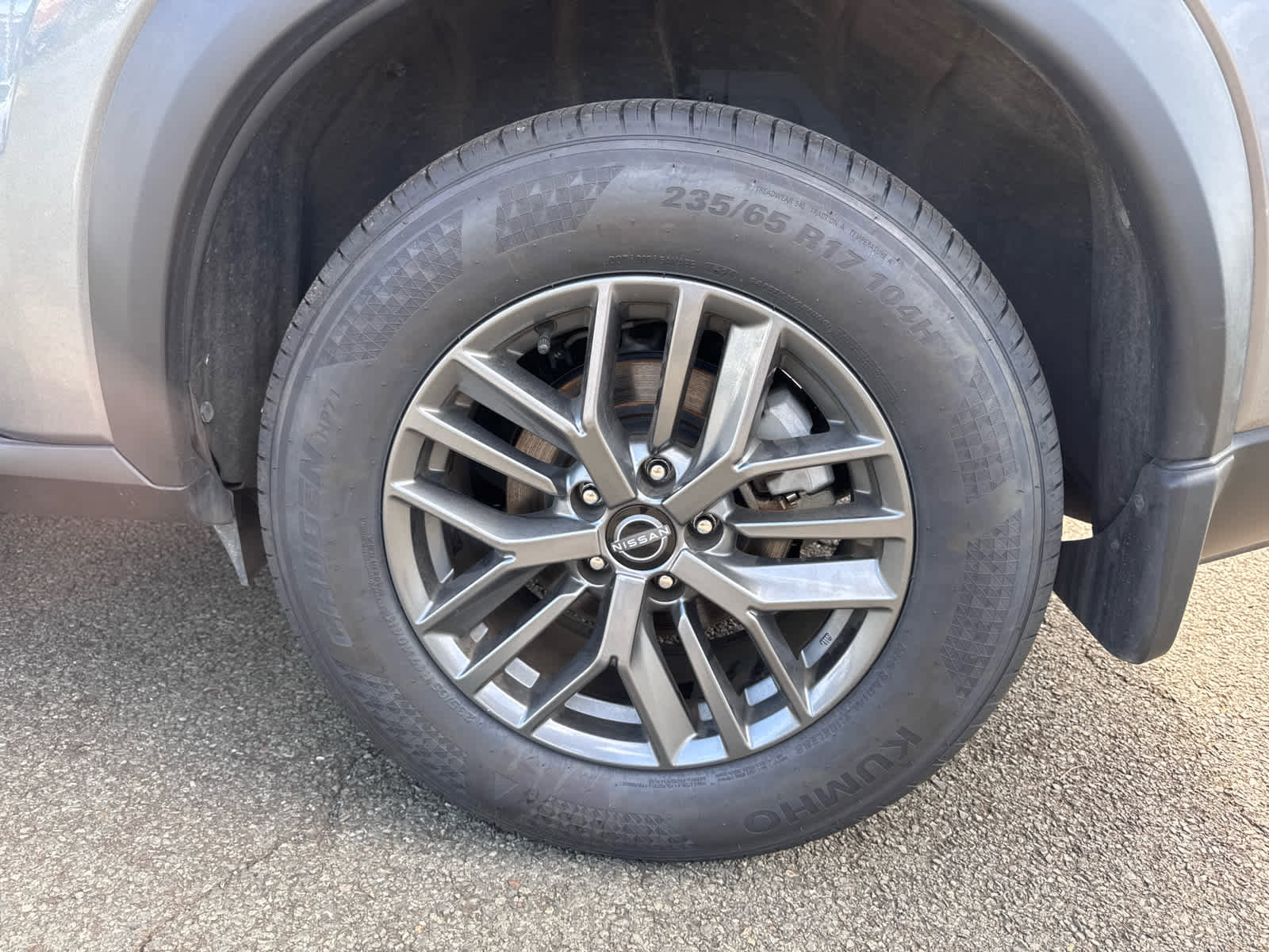 Used 2023 Nissan Rogue S image 5