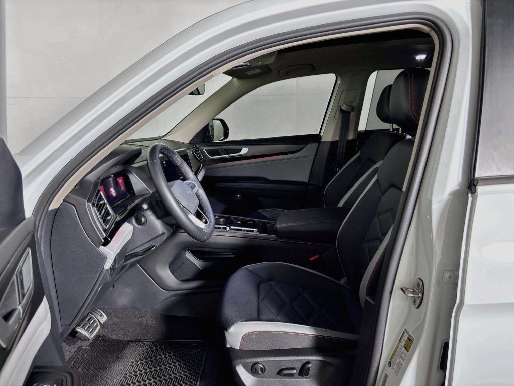 Certified 2024 Volkswagen Atlas Peak Edition SE AWD/4WD image 12