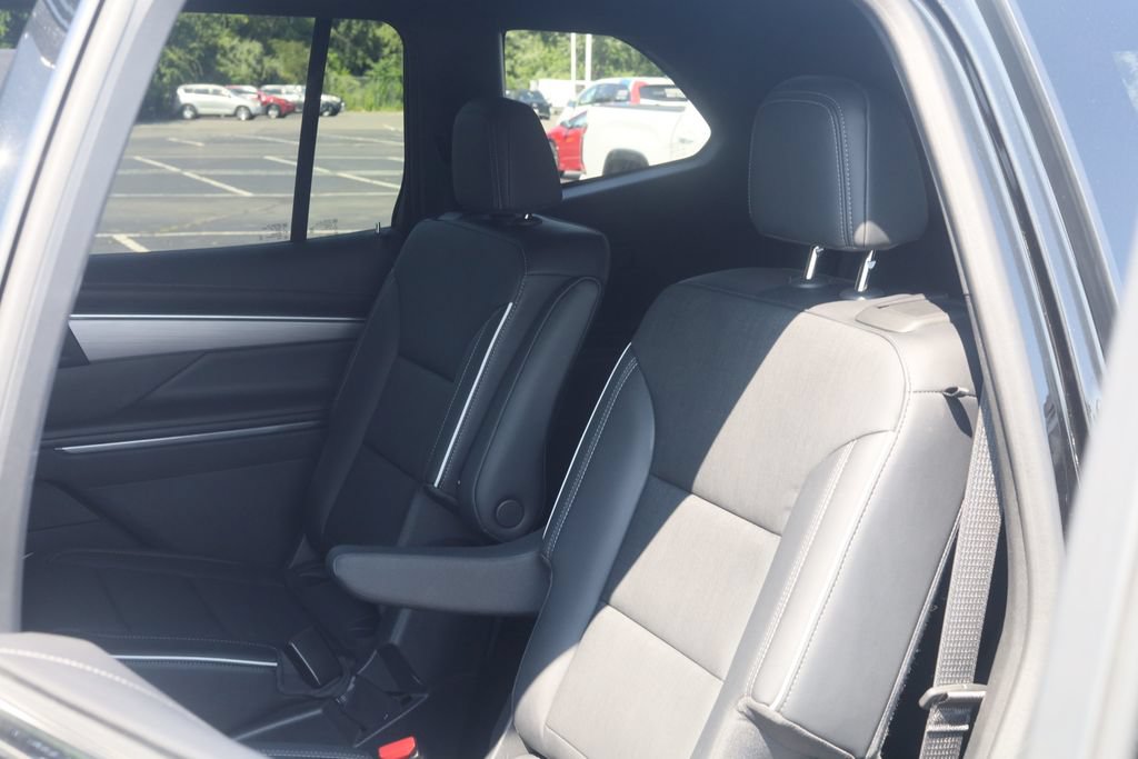 Used 2025 Buick Enclave Preferred AWD/4WD image 25