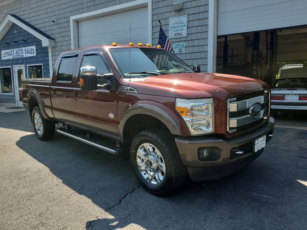 Used 2015 Ford F250 King Ranch w/ King Ranch w/Chrome Package AWD/4WD image 2