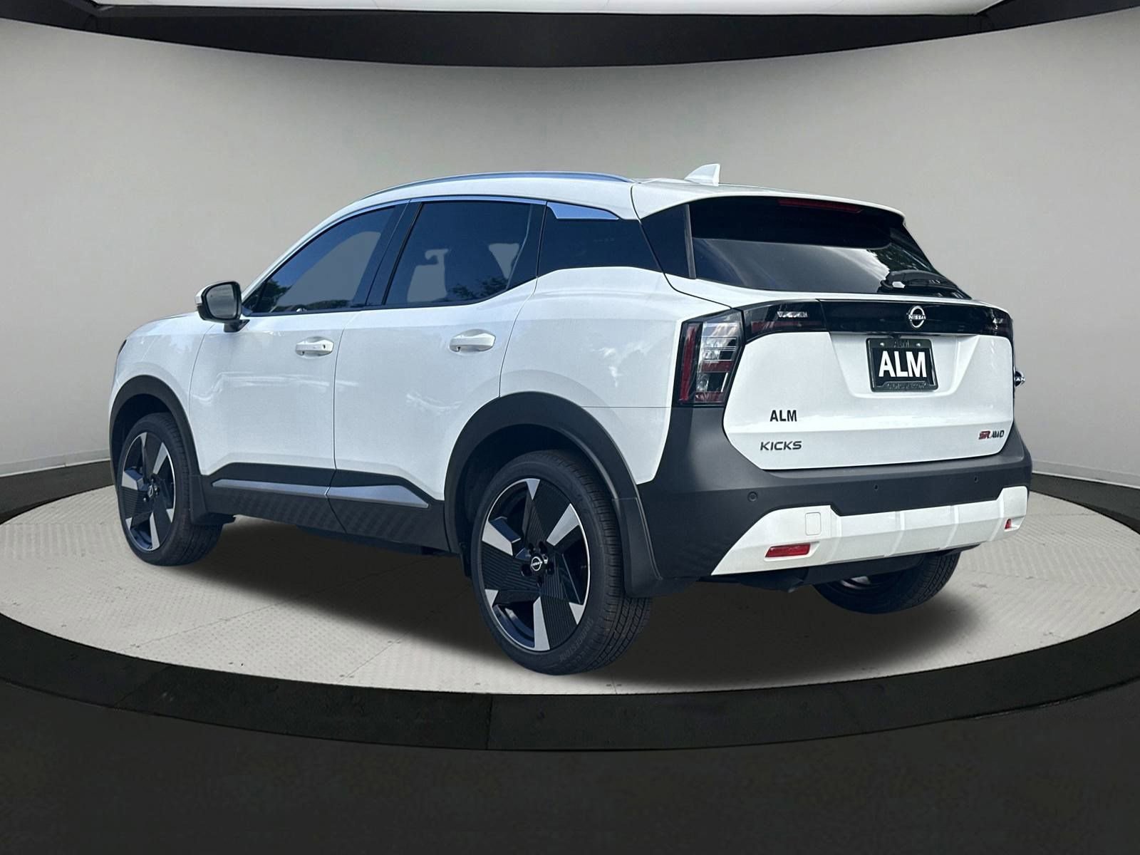 New 2025 Nissan Kicks SR image 23