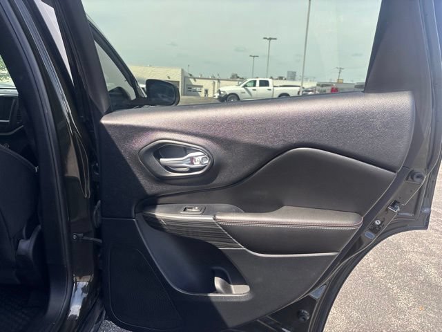 Used 2016 Jeep Cherokee 75th Anniversary AWD/4WD image 22