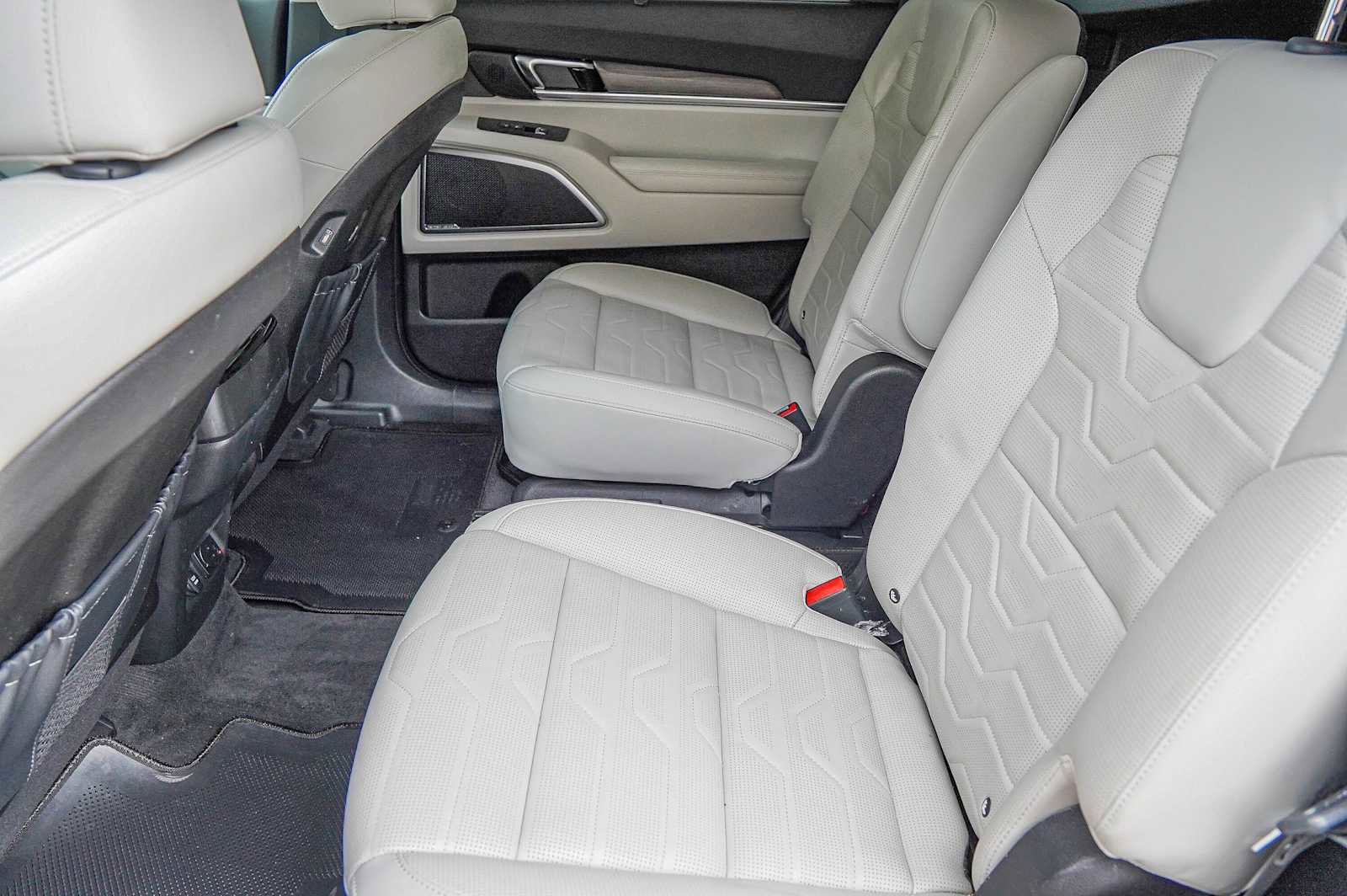 Certified 2022 Kia Telluride SX w/ SX Prestige Package image 31