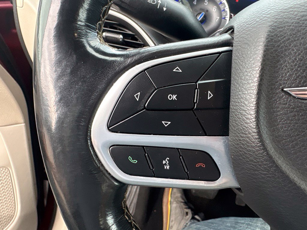Used 2021 Chrysler Pacifica Touring-L FWD image 14