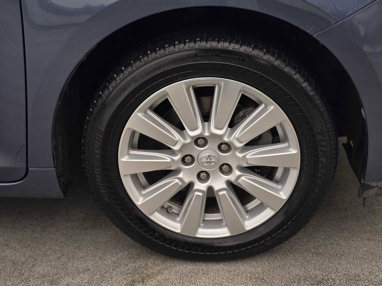 Used 2017 Toyota Sienna Limited Premium AWD/4WD image 9