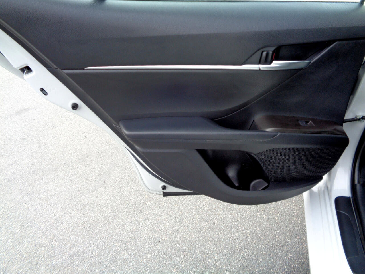 Used 2022 Toyota Camry LE image 19