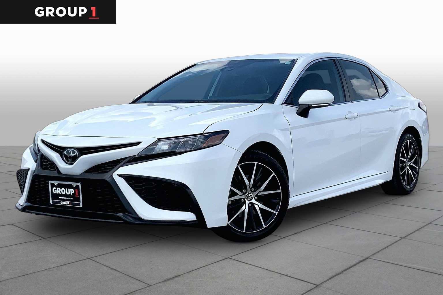 Used 2023 Toyota Camry SE FWD image 1