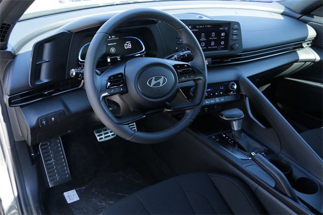 Used 2026 Hyundai Elantra Sport image 9
