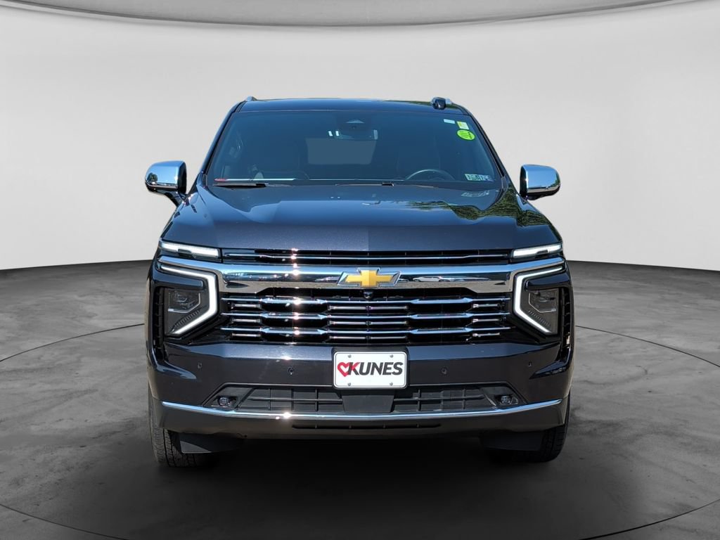 Used 2025 Chevrolet Suburban Premier AWD/4WD image 2