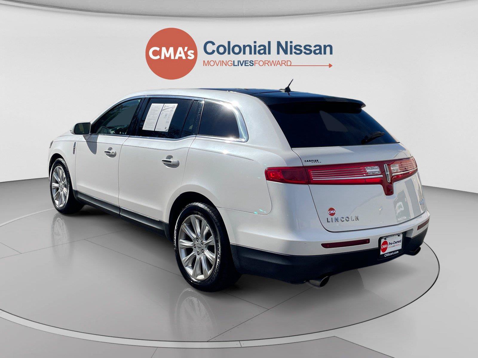 Used 2018 Lincoln MKT AWD image 3