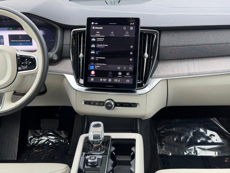 Certified 2025 Volvo XC90 T8 Ultra AWD/4WD image 15